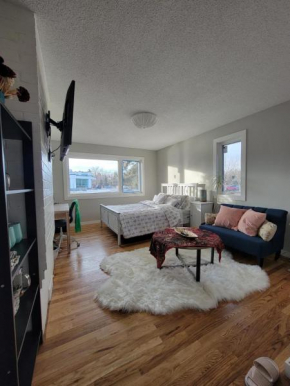 Heart to Downtown - Bright and Sunny Ultra Premium Queen bedroom